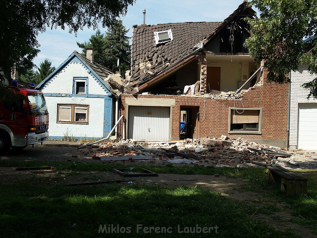 Detonation im Haus Erftstadt Dirmertsheim Brueckenstr P542.JPG